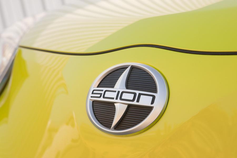 Логотип Scion iQ Concept 2009 года  (фото 38 из 91)